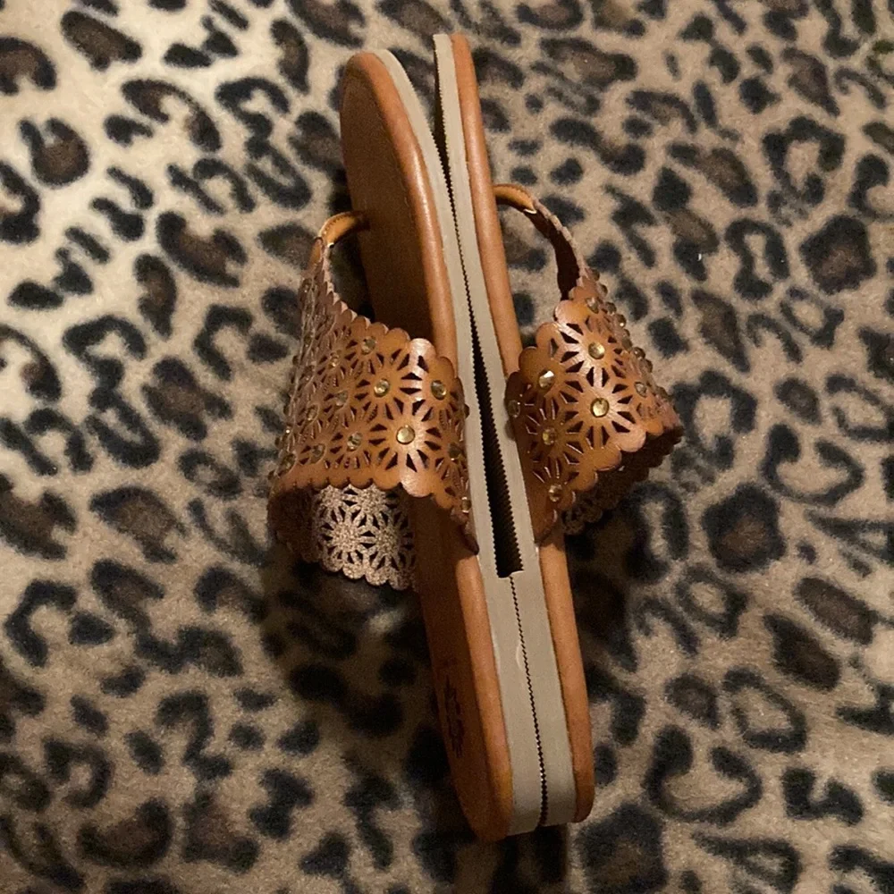 NWOB YELLOWBOX Sandals Women’s Size 8 Natural “Tessie” Slip On Thong Sandals - Picture 7 of 10